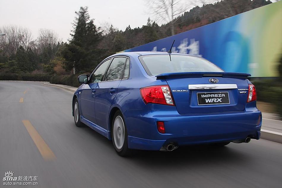 斯巴鲁三厢翼豹外观