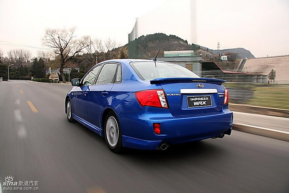 斯巴鲁三厢翼豹外观