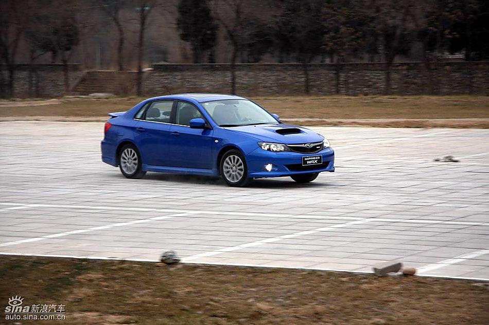 斯巴鲁三厢翼豹外观