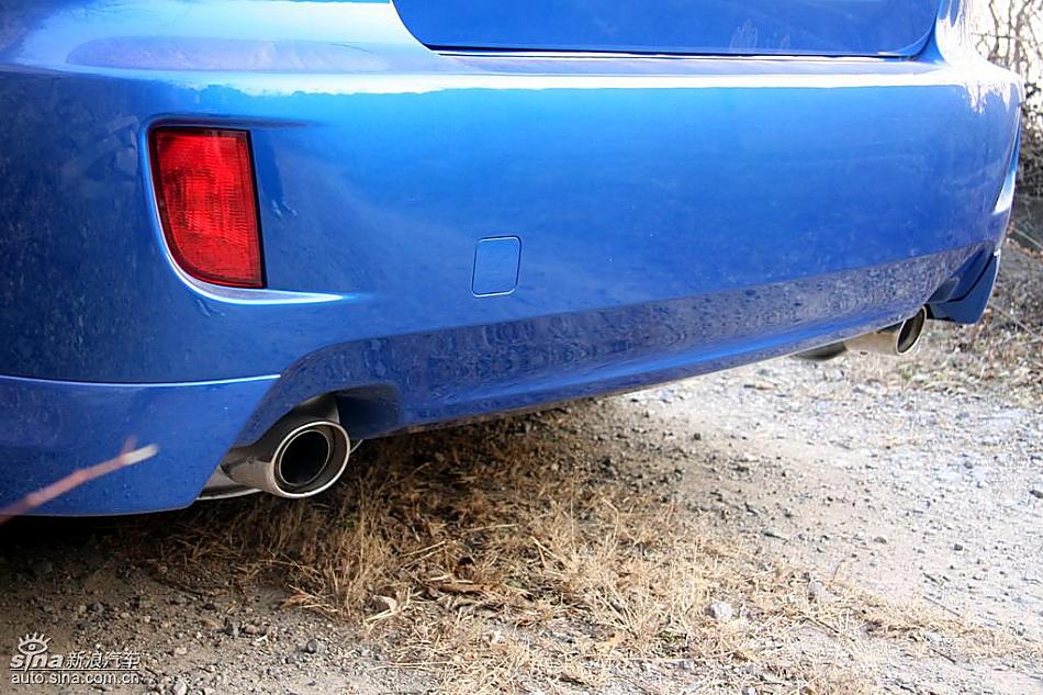 斯巴鲁三厢翼豹外观