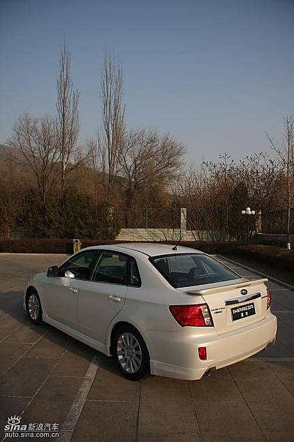 斯巴鲁三厢翼豹外观