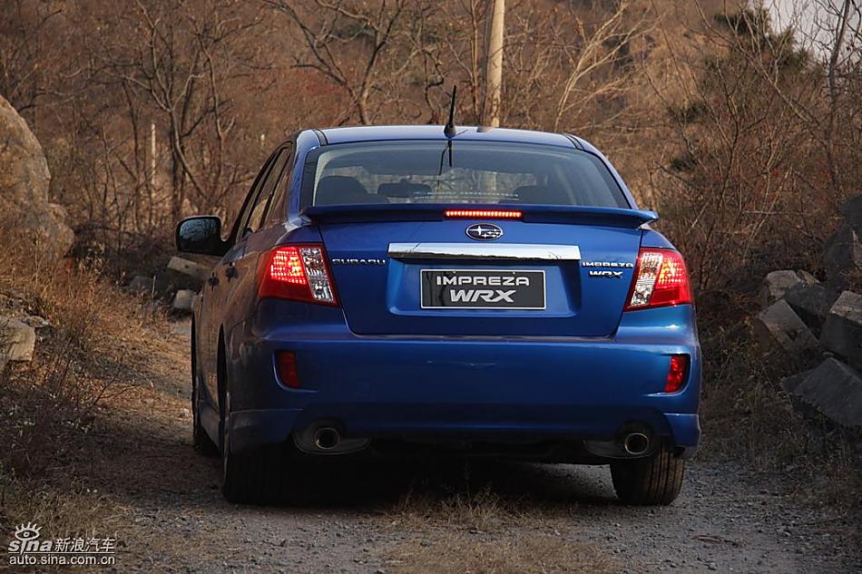 斯巴鲁三厢翼豹外观