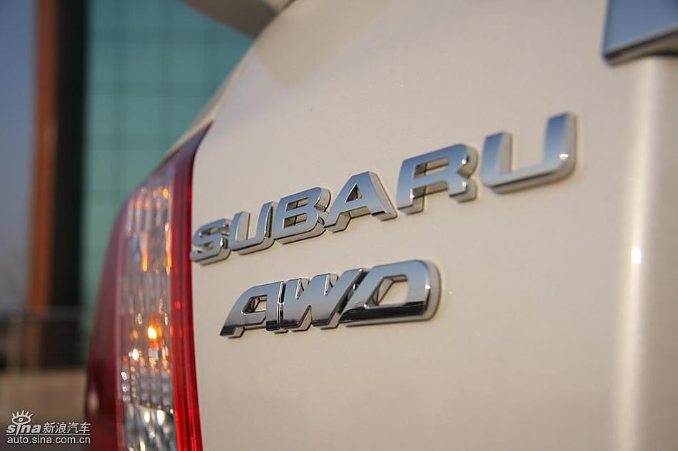 斯巴鲁三厢翼豹外观