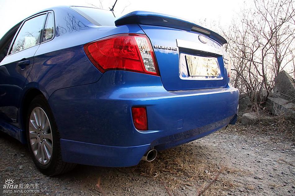 斯巴鲁三厢翼豹外观