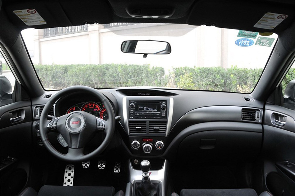 2011款 2.5T MT WRX STI 内饰