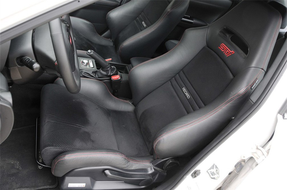 2011款 2.5T MT WRX STI 座椅空间