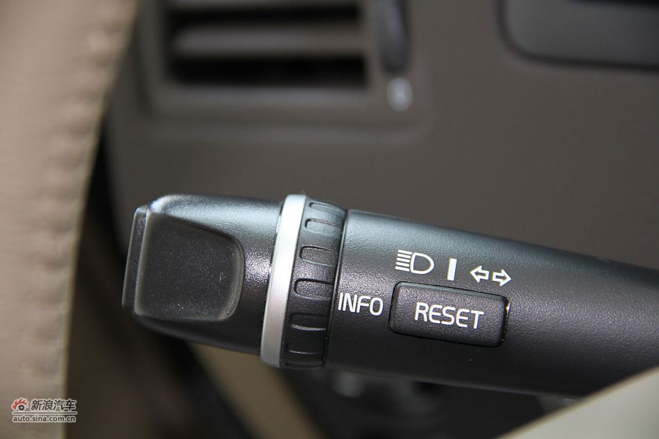 2010款沃尔沃XC90 3.2