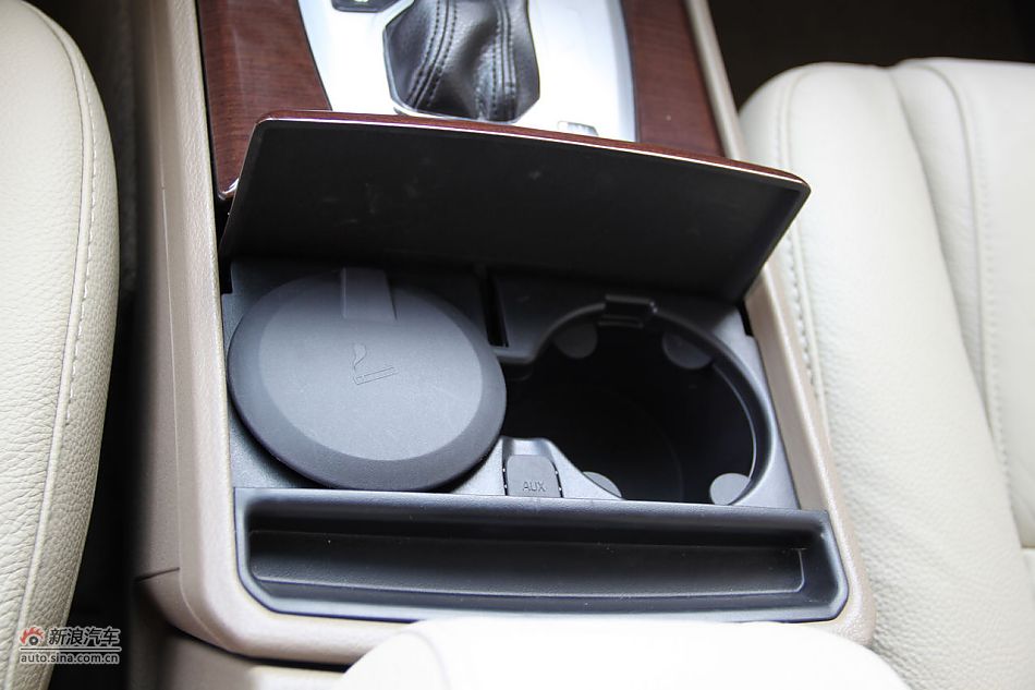 2010款沃尔沃XC90 3.2