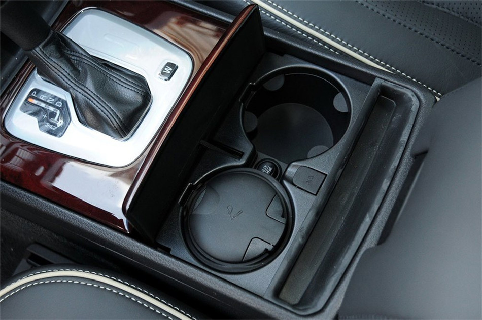 沃尔沃XC90 2013款 2.5T AT 行政升级版