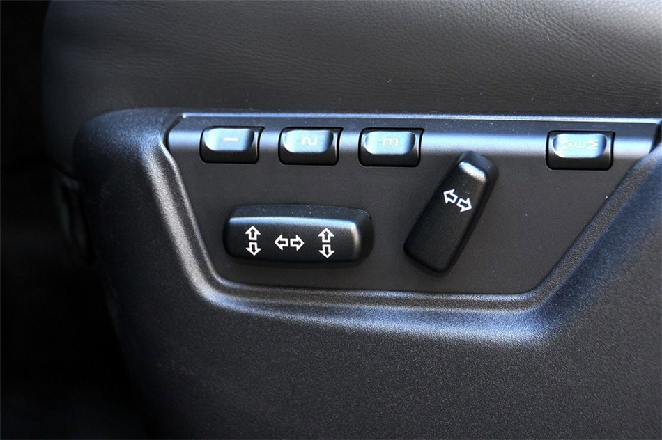 沃尔沃XC90 2013款 2.5T AT 行政升级版