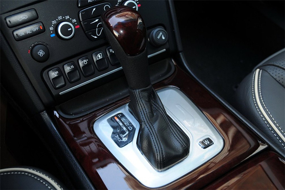 沃尔沃XC90 2013款 2.5T AT 行政升级版