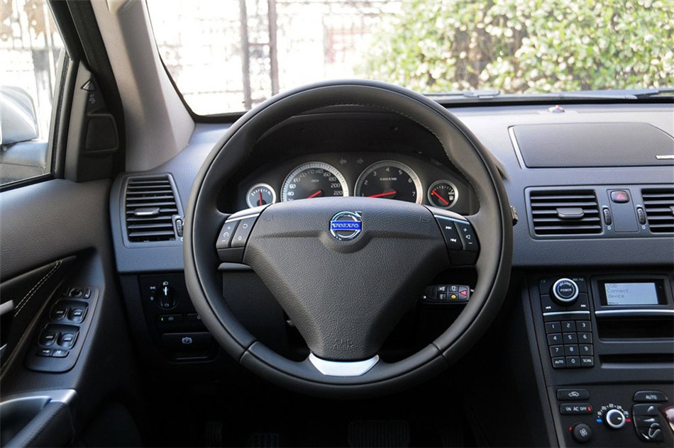 沃尔沃XC90 2013款 2.5T AT 行政升级版