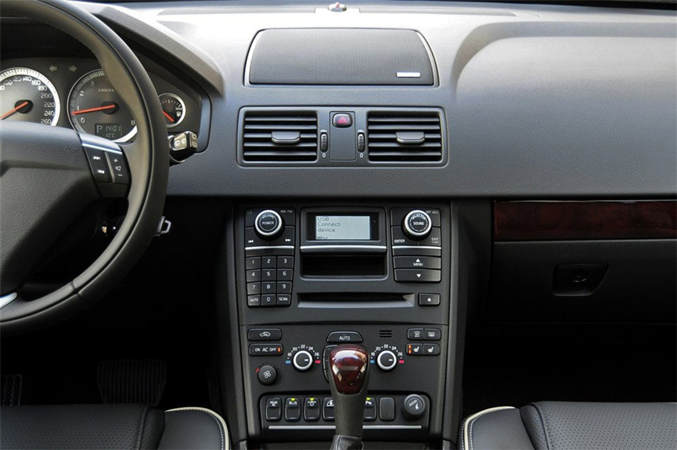 沃尔沃XC90 2013款 2.5T AT 行政升级版