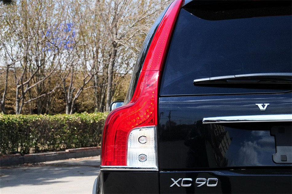 沃尔沃XC90 2013款 2.5T AT 行政升级版