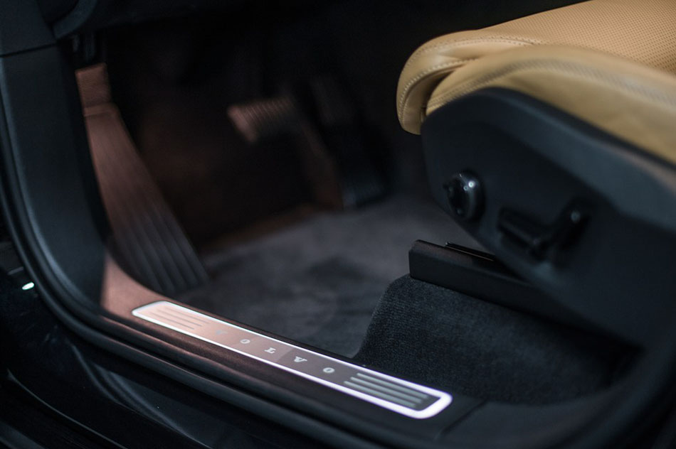 2015款 2.0T T6 智尊版 7座 座椅空间