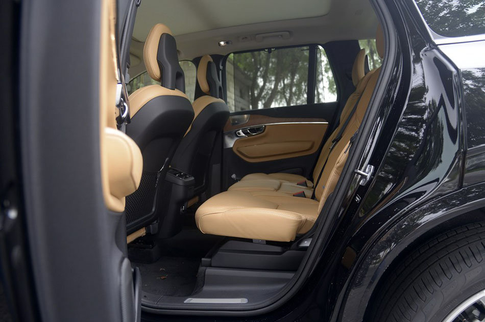 2015款 2.0T T6 智尊版 7座 座椅空间