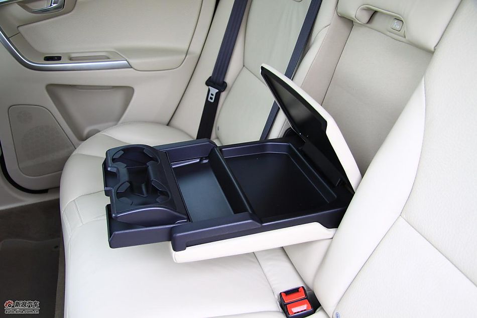 沃尔沃XC60内饰实拍图