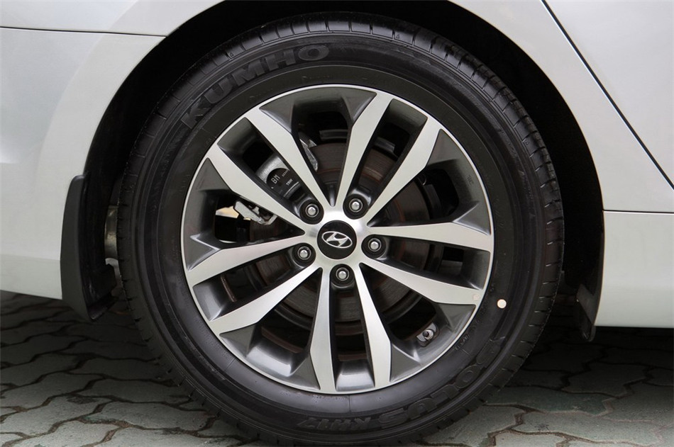 2011款雅尊2.4L自动旗舰版