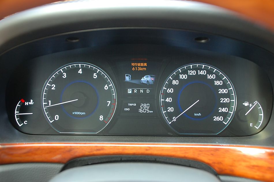 现代EQUUS雅科仕内饰