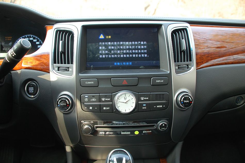 现代EQUUS雅科仕内饰