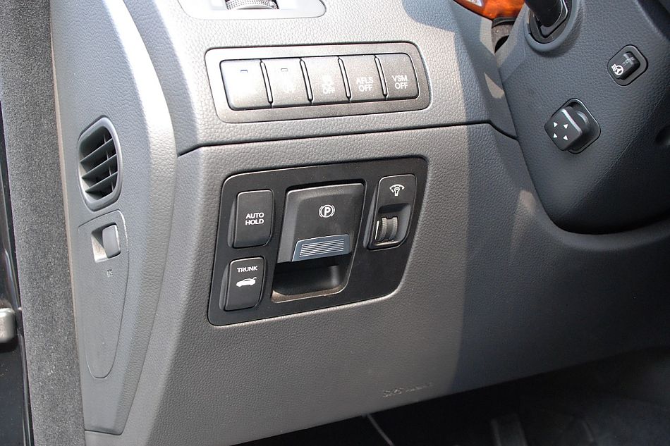 现代EQUUS雅科仕内饰