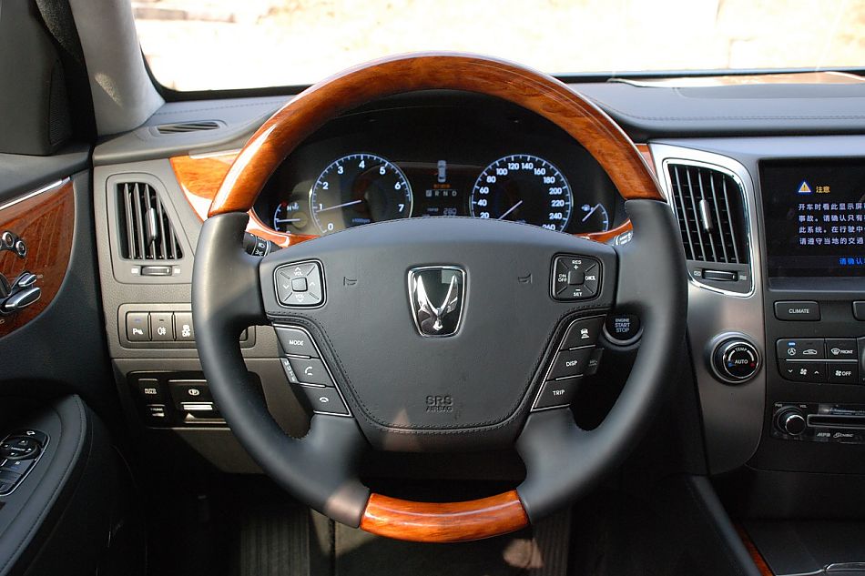 现代EQUUS雅科仕内饰