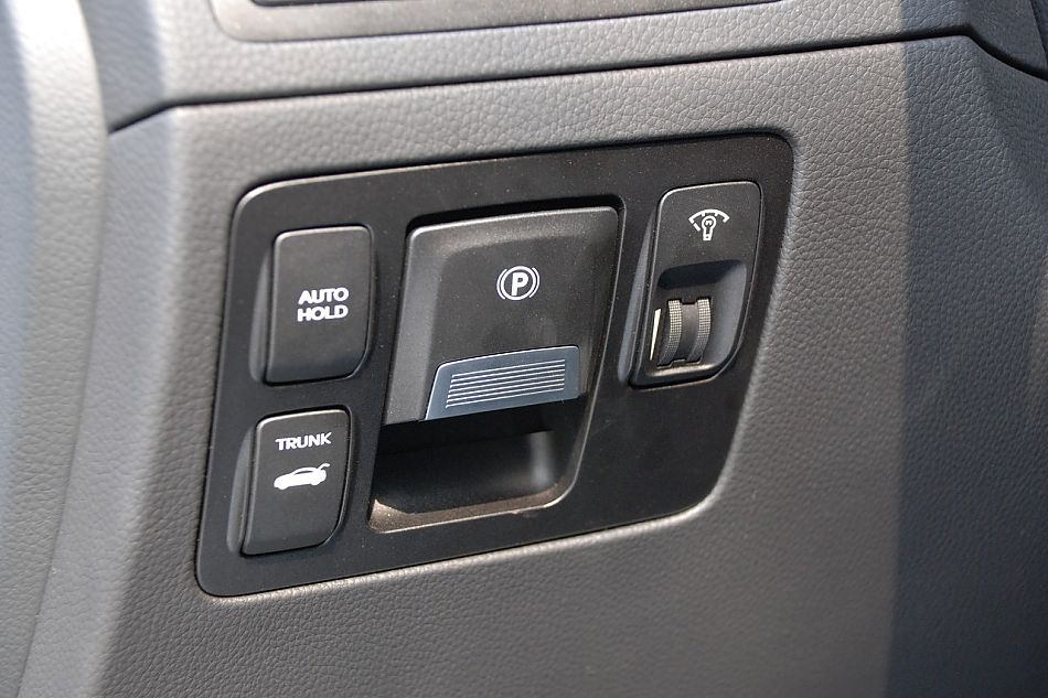 现代EQUUS雅科仕内饰