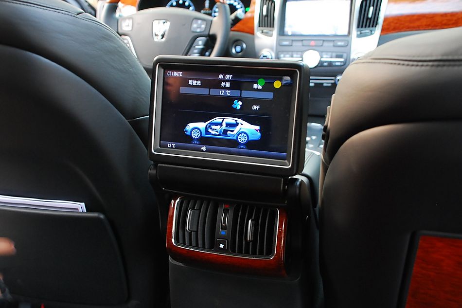 现代EQUUS雅科仕内饰