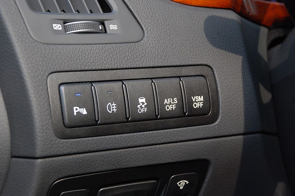 现代EQUUS雅科仕内饰