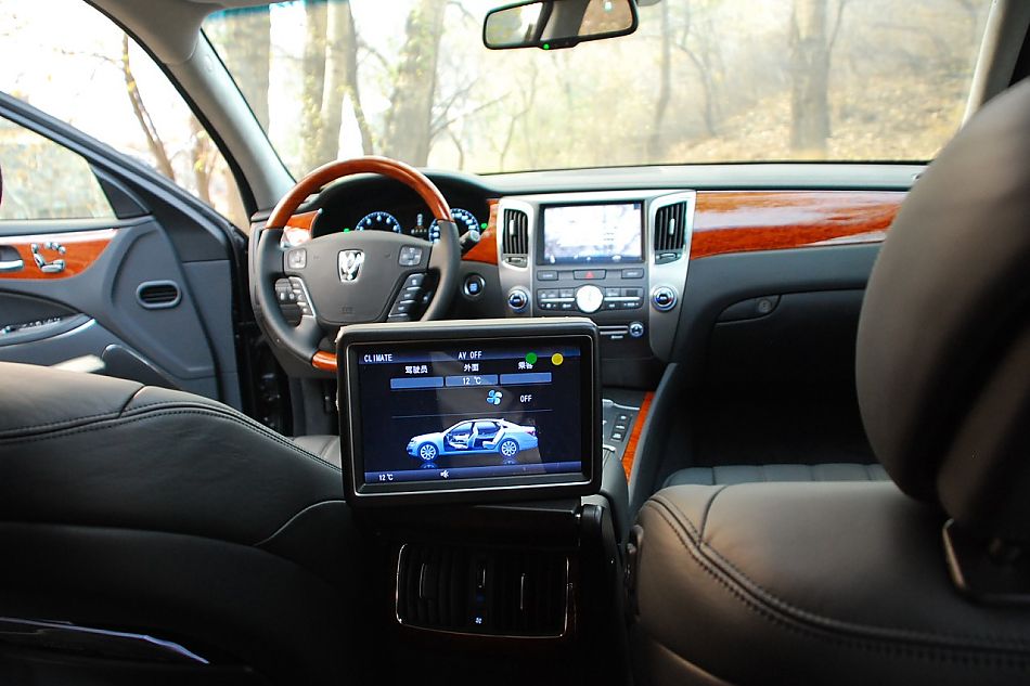 现代EQUUS雅科仕内饰