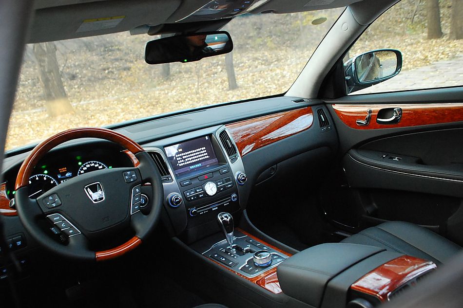 现代EQUUS雅科仕内饰