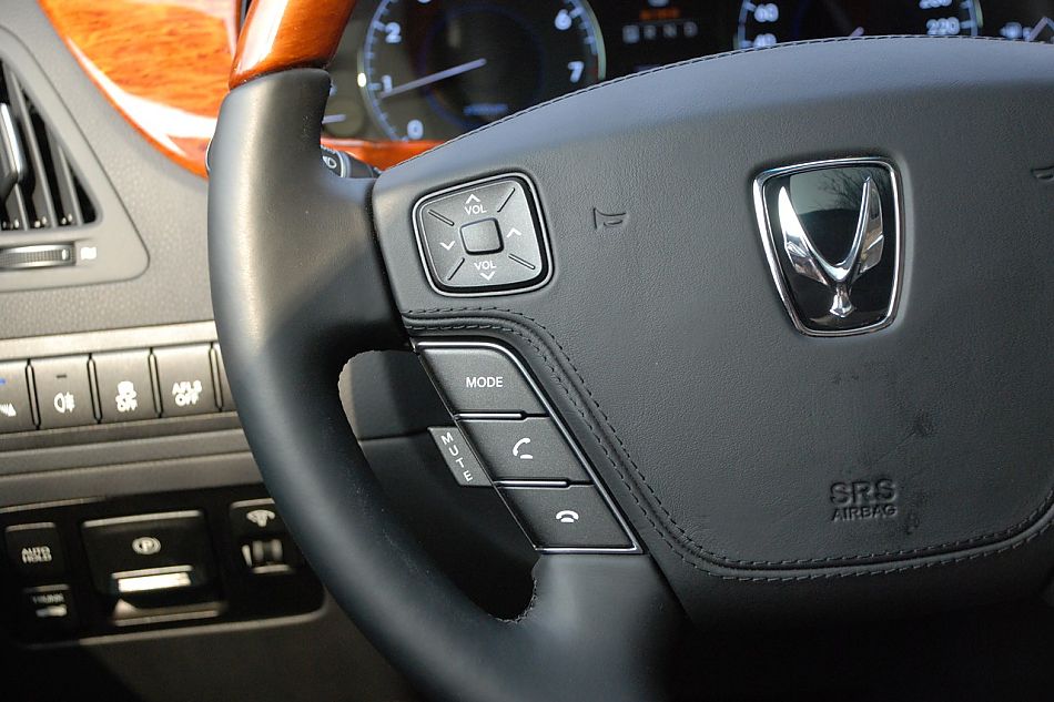 现代EQUUS雅科仕内饰