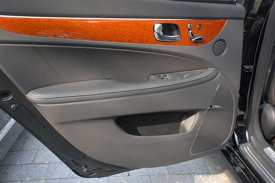 现代EQUUS雅科仕内饰