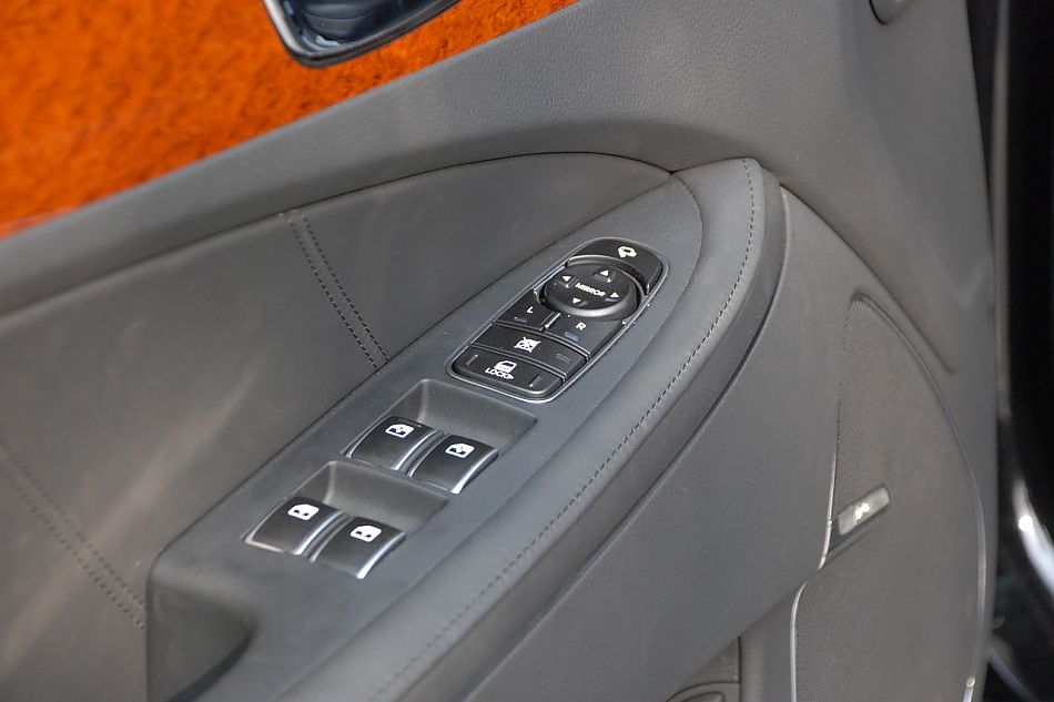 现代EQUUS雅科仕内饰