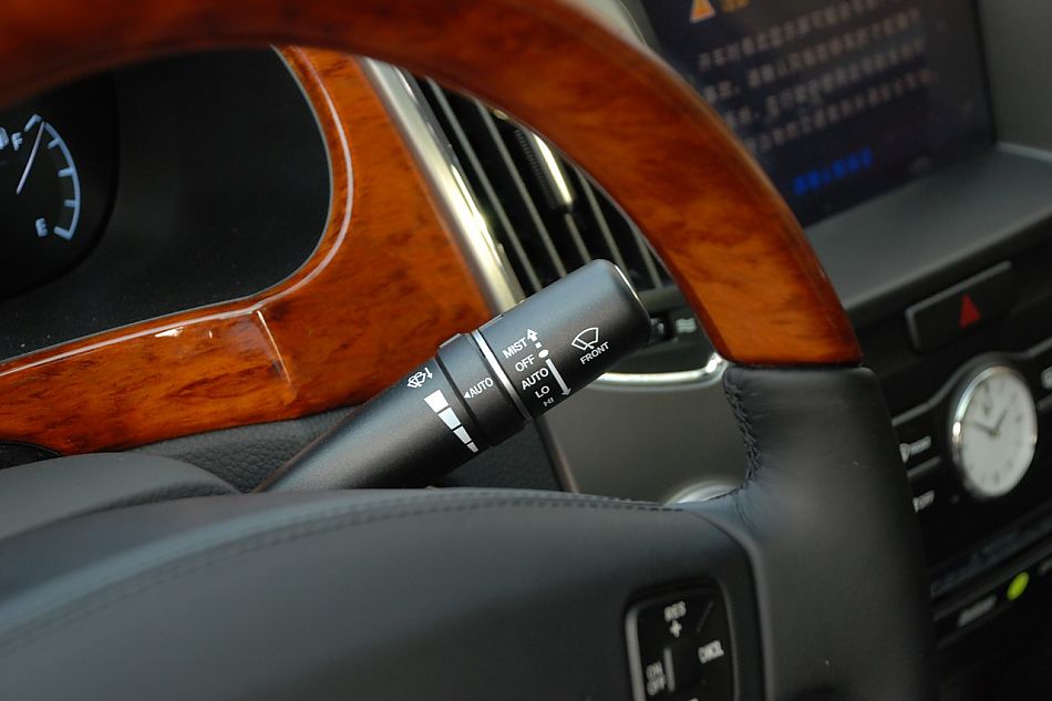 现代EQUUS雅科仕内饰