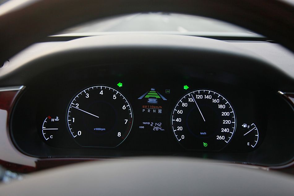 现代EQUUS雅科仕内饰