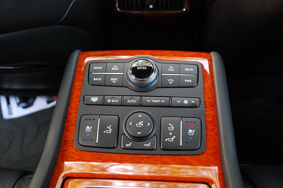 现代EQUUS雅科仕内饰