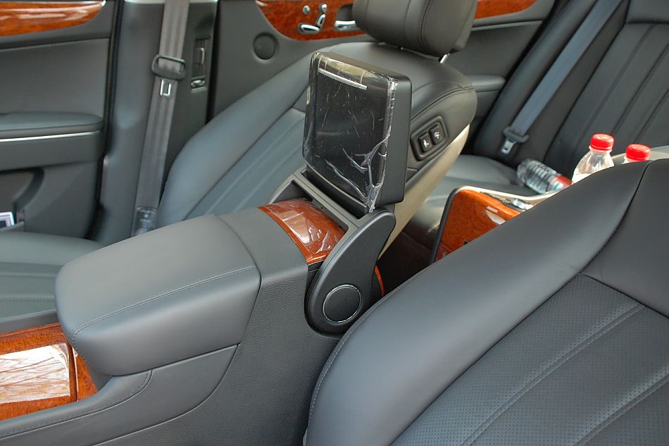 现代EQUUS雅科仕内饰