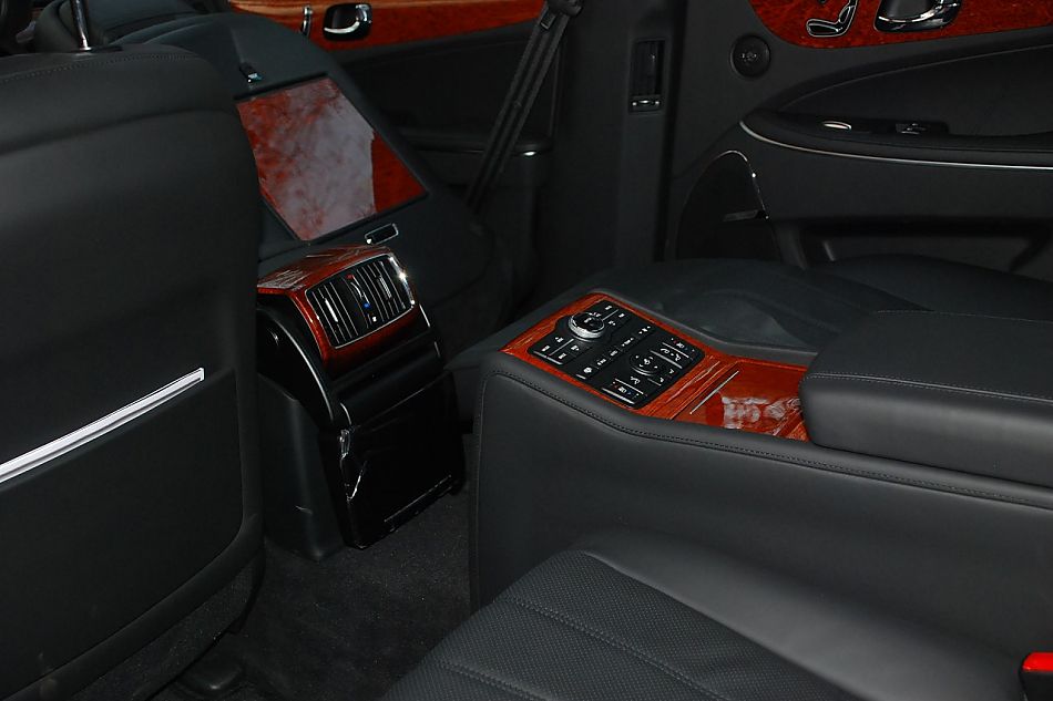 现代EQUUS雅科仕内饰