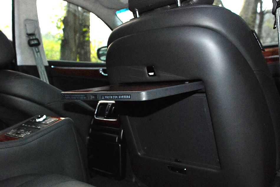 现代EQUUS雅科仕内饰