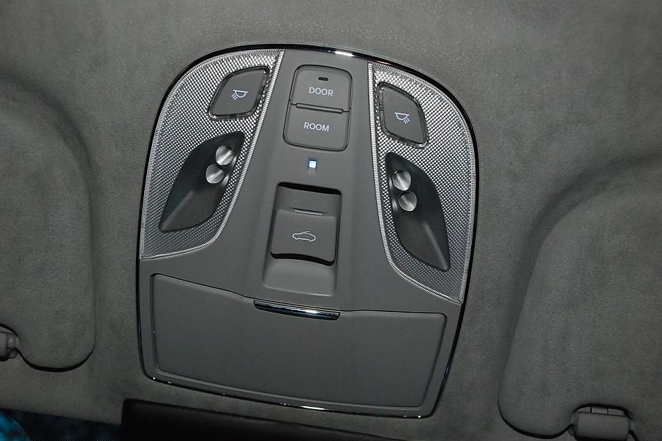 现代EQUUS雅科仕内饰