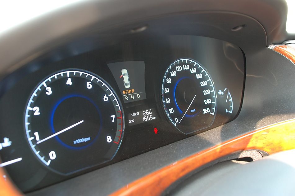 现代EQUUS雅科仕内饰