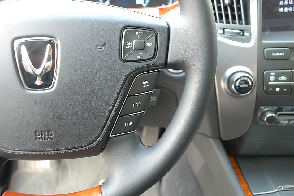 现代EQUUS雅科仕内饰