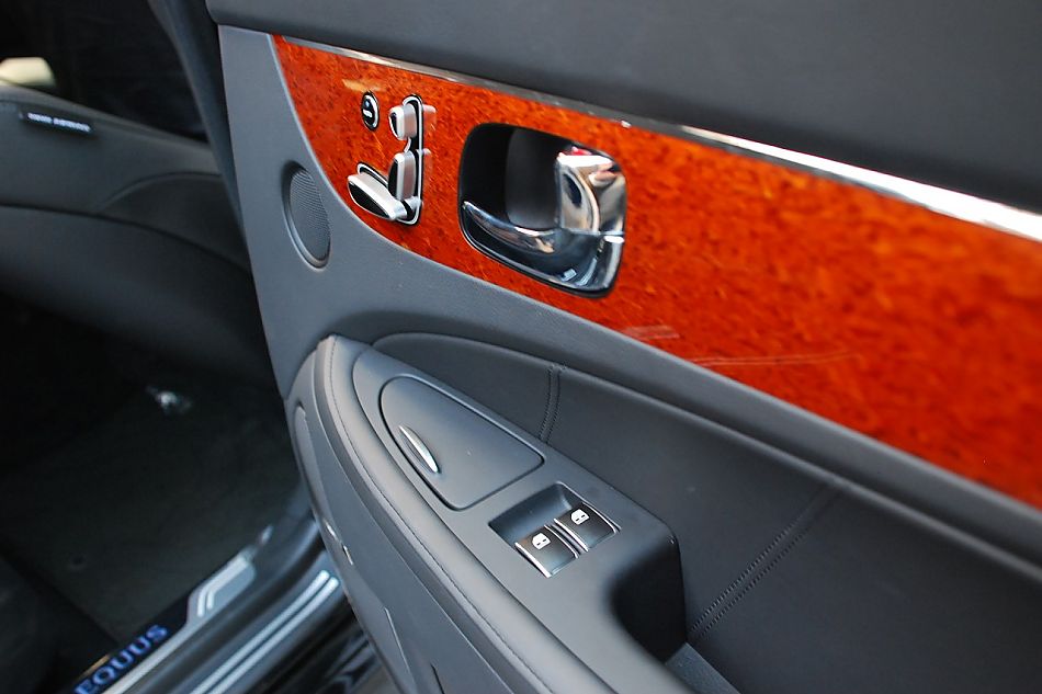 现代EQUUS雅科仕内饰