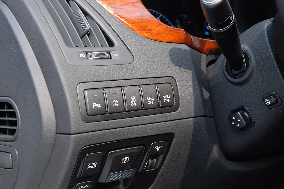 现代EQUUS雅科仕内饰