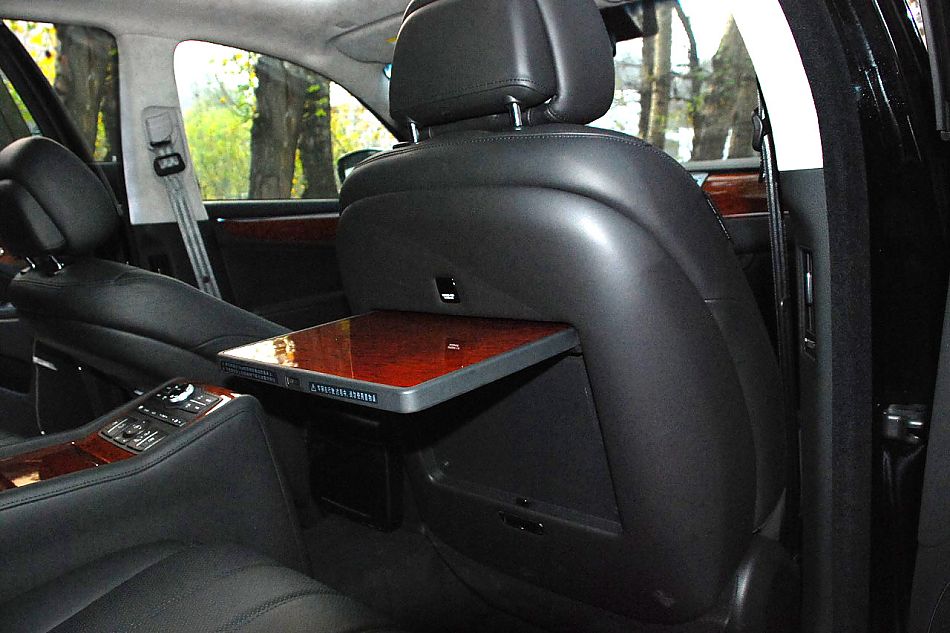 现代EQUUS雅科仕内饰