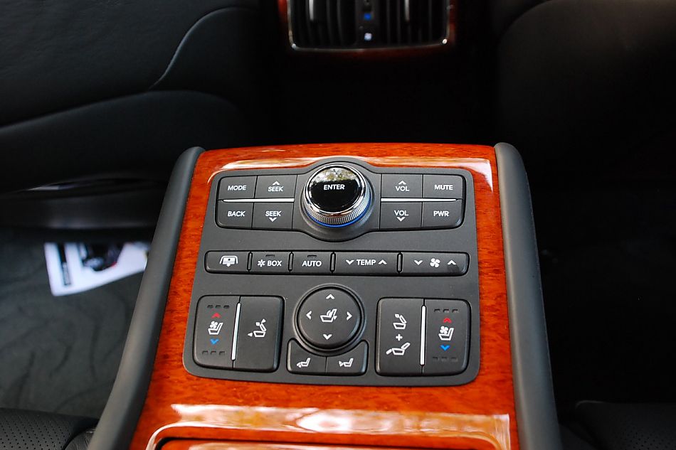 现代EQUUS雅科仕内饰