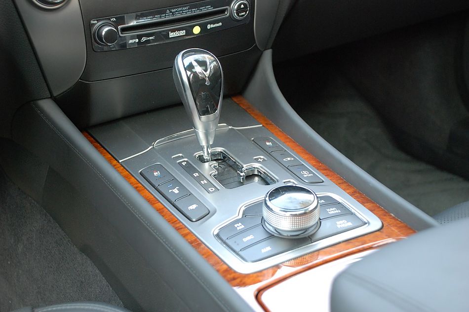 现代EQUUS雅科仕内饰