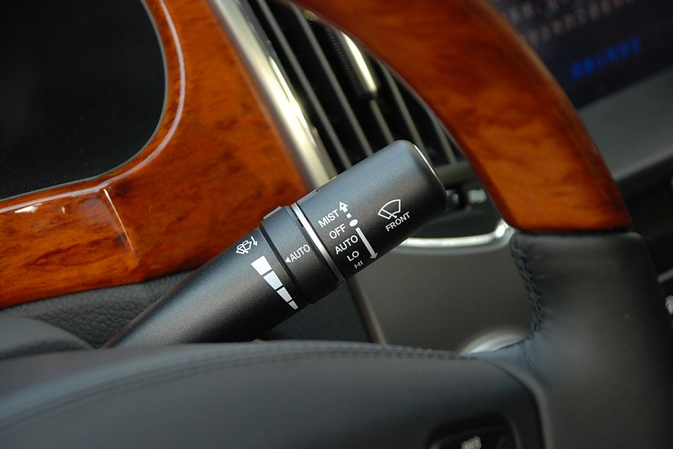 现代EQUUS雅科仕内饰