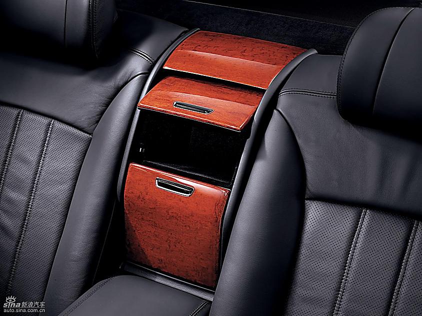 新雅科仕--后排中央扶手储物盒